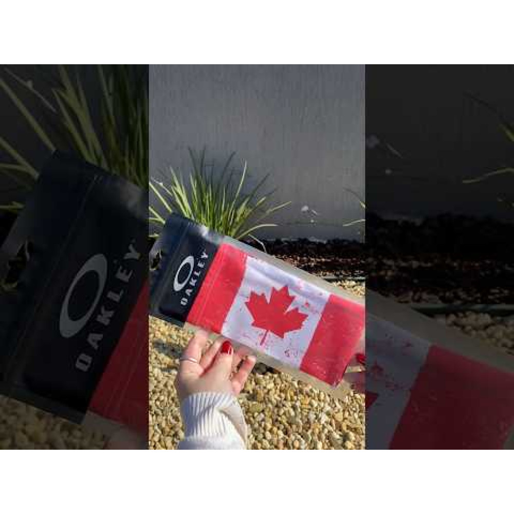 Saquinho de Microfibra Oakley Canadá Flag Microbag